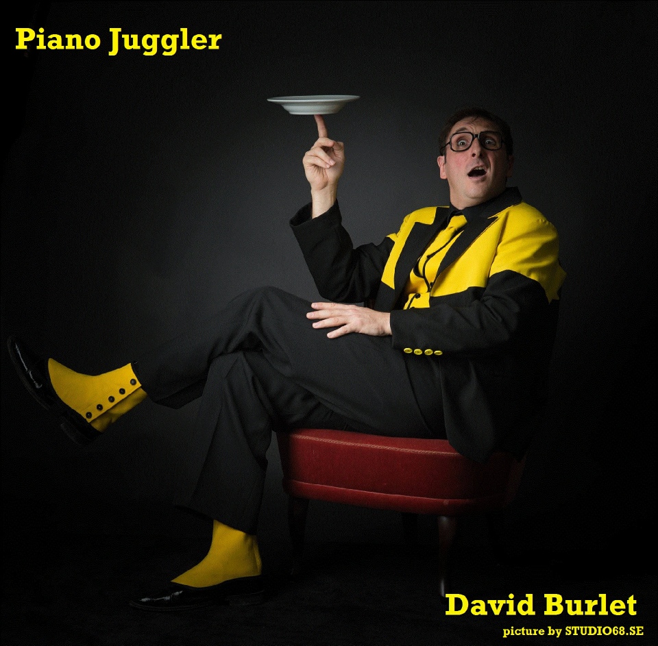 PIANO JUGGLER Boucing Ball Juggler International Artist juggling Piano